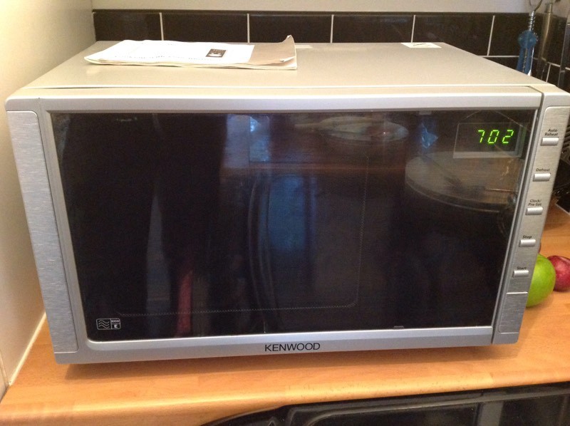Kenwood Microwave 800W broken. For sale in Southampton, Hampshire