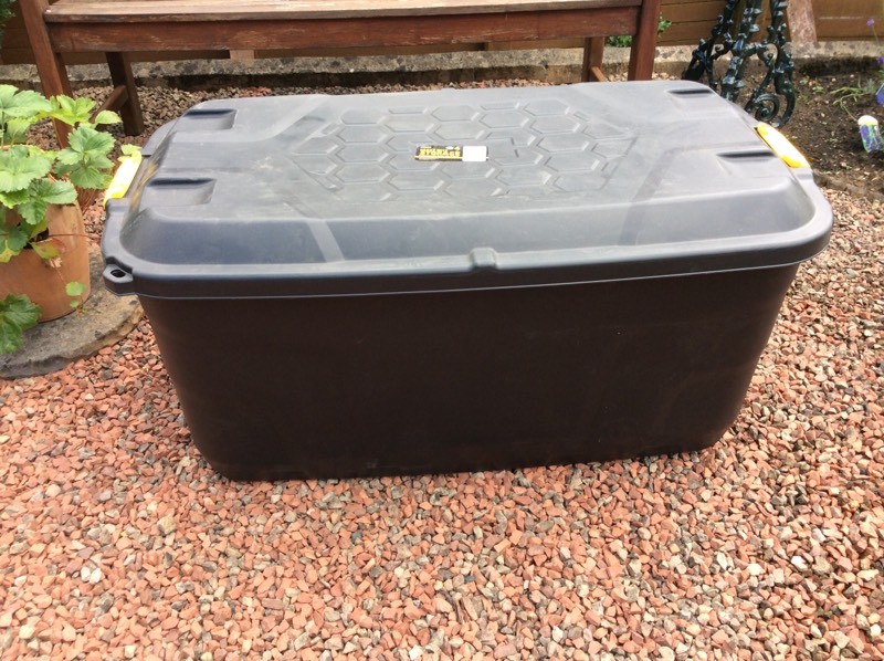 Heavy duty storage trunk with wheels 145 litre in Richmond, North
