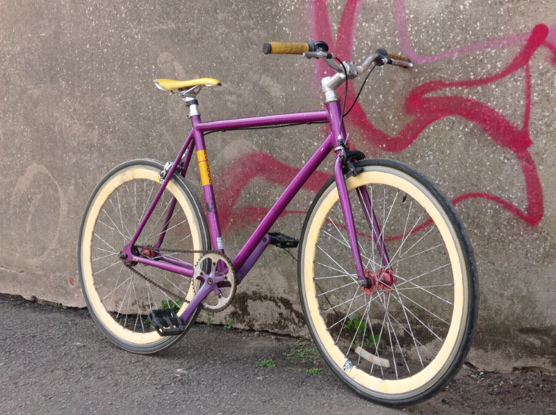 Nologo fixie single speed bike Bristol UpCycles flip flop in