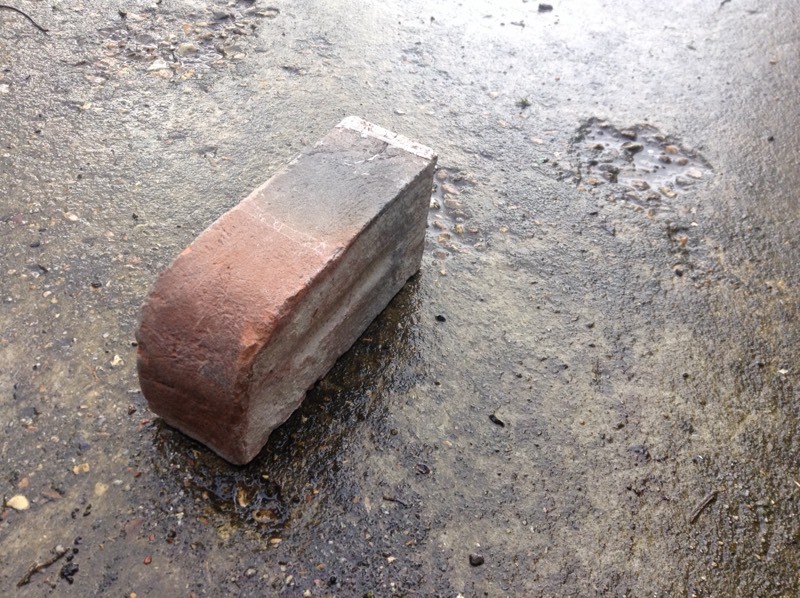 Reclaimed red brick specials Job Lot Curved small bricks x 75 in