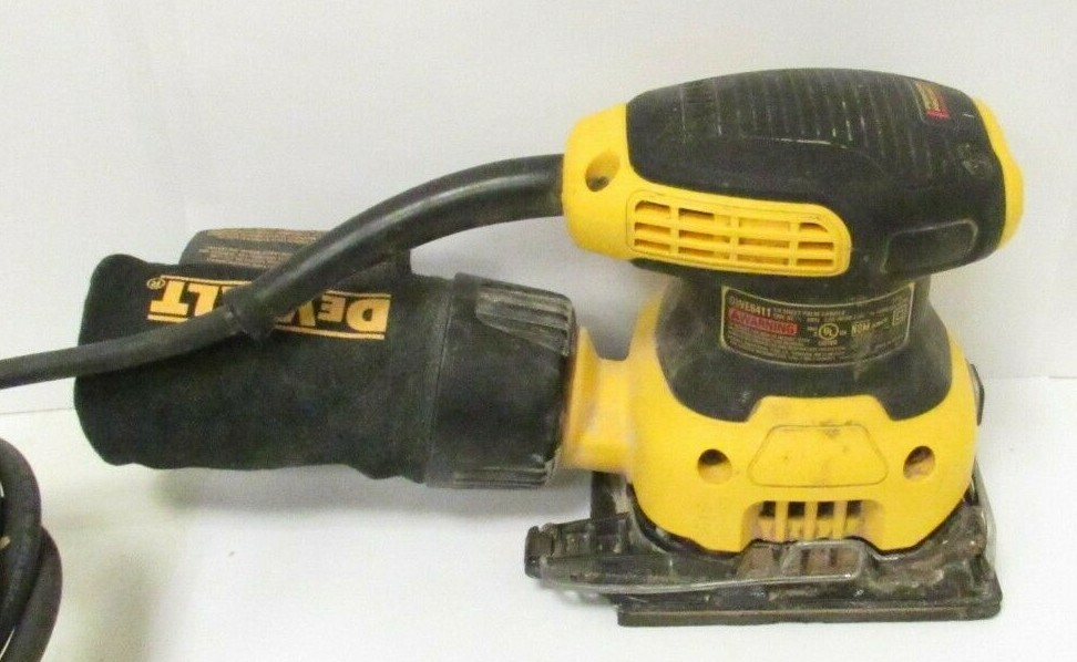 (RI1) DeWalt DWE6411 1/4 Sheet Palm Sander