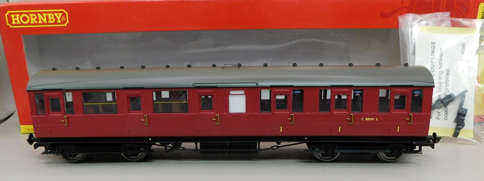 BR Gresley Suburban Composite Coach, Maroon BR Gresley Suburban Composite Coach, Maroon