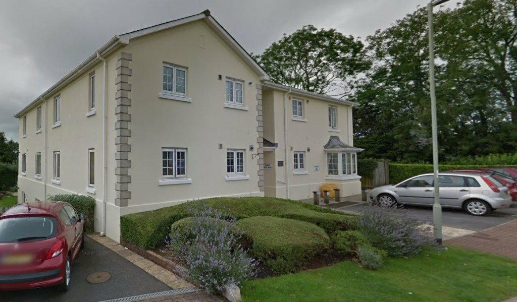 2 bed ground floor flat in sheltered scheme over 55's in Paignton