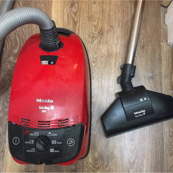 Miele Cat & Dog 700 vacuum cleaner with turbo head Hoover in Norwich