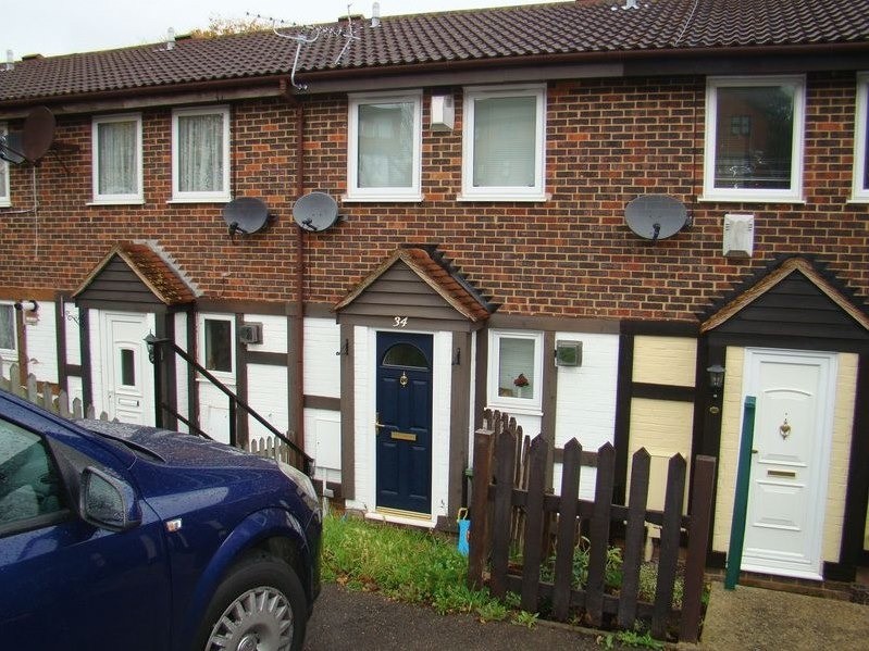Two Bedroom Terraced House in Chatham in Chatham, Kent Gumtree