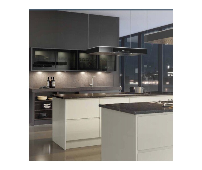 Wren kitchen glass wall cabinets 3 available price £50 each | in West
