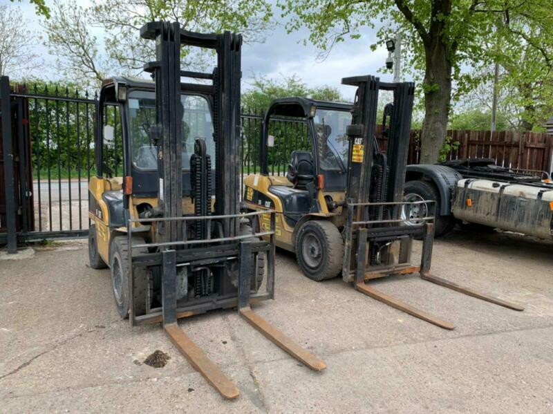 2 x 2005 CATERPILLAR DP35N 3.5T FORKLIFTS in Melton Mowbray