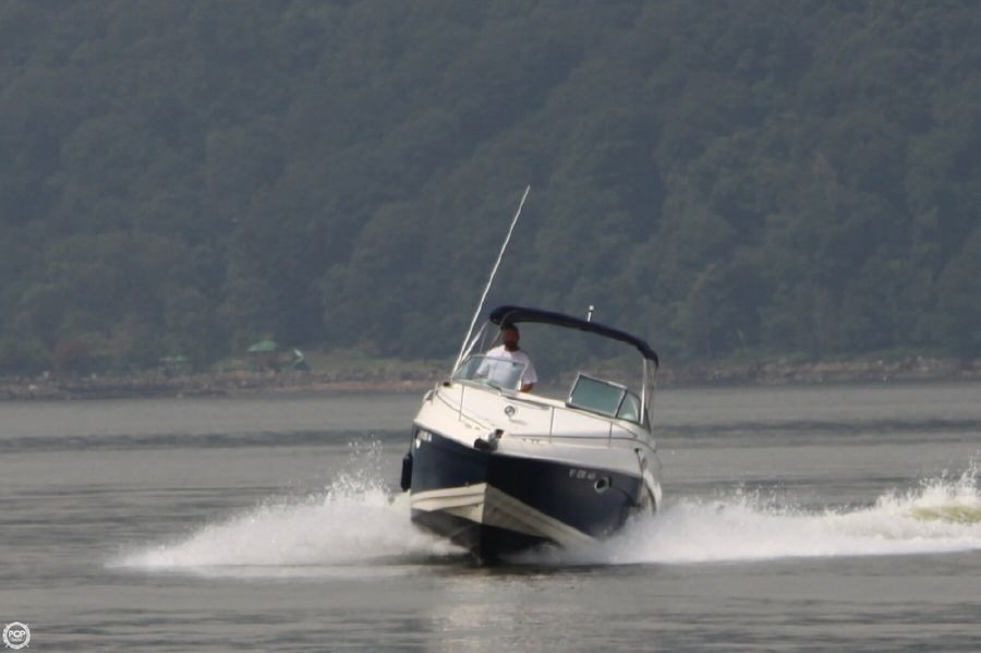 Beautiful Rinker 250 Fiesta Vee w/Trailer