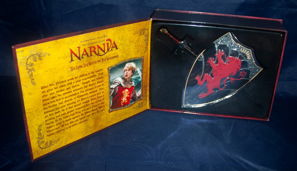 Chronicles Of Narnia Peter S Christmas Gifts Prop Replicas