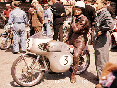 洋書 GRAND PRIX MOTORCYCLE MOTOCOURSE: 2025 GRAND PRIX & SUPERBIKE CALENDAR: Goldman