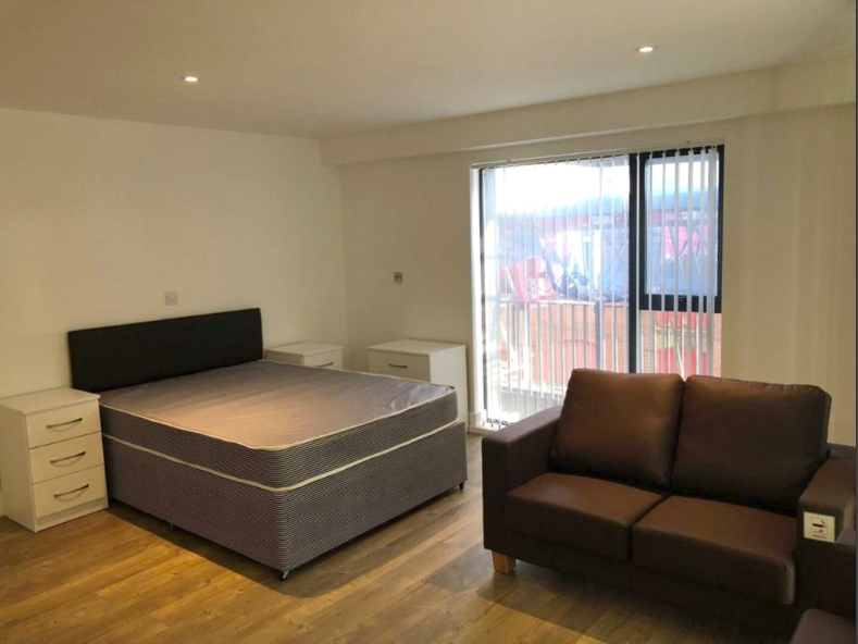 Studio flat in Scholes Street, Oldham, OL1 in Oldham, Manchester