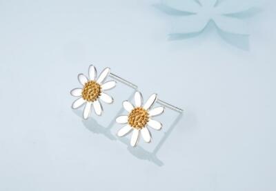 Adorable Tiny Flower Daisy Silver SP Gold Tone Earrings Stud