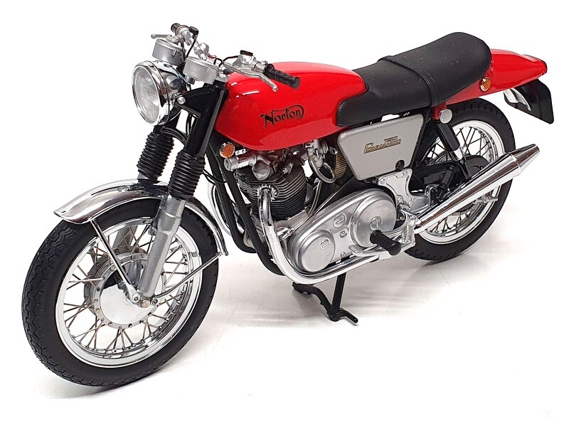 特価 MINICHAMPS 1/12 ノートン コマンド 750Fastback Minichamps 1/12 Scale 122 132002 - 1968 Norton Commando 750