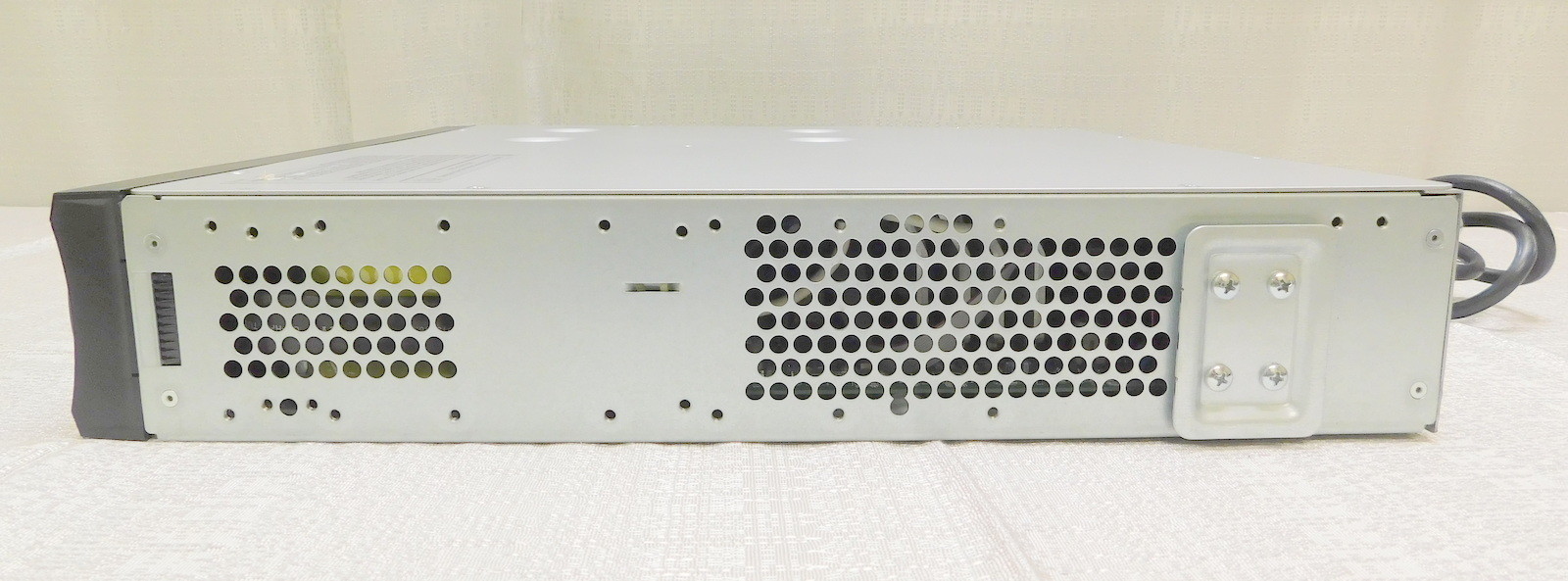 APC Smart-UPS 1000VA 120V 700W USB Power Supply SMT1000RM2U Tested W/O Ears