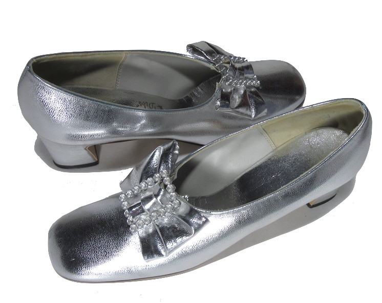 Vintage Silver SHOES 6 Pinup Retro Bow Buckle MOD GoGo 1960 Dorette Space Age