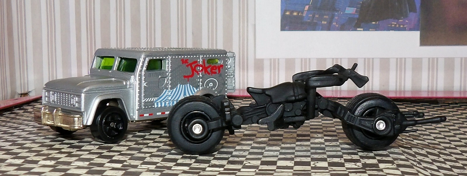 Hot Wheels Batman The Dark Knight BAT-POD & the JOKER VAN Hot Wheels Batman The Dark Knight BAT-POD & the JOKER VAN