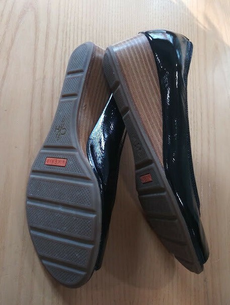 Cole Haan Black Patent Peep Toe Wedge Heels Shoes Size 8.5B