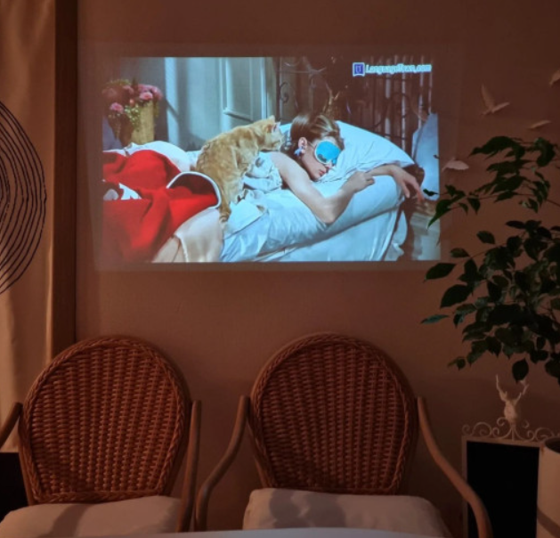 Zeus A500 Wireless Internal Battery Mini Beam Projector Home Camping 4K