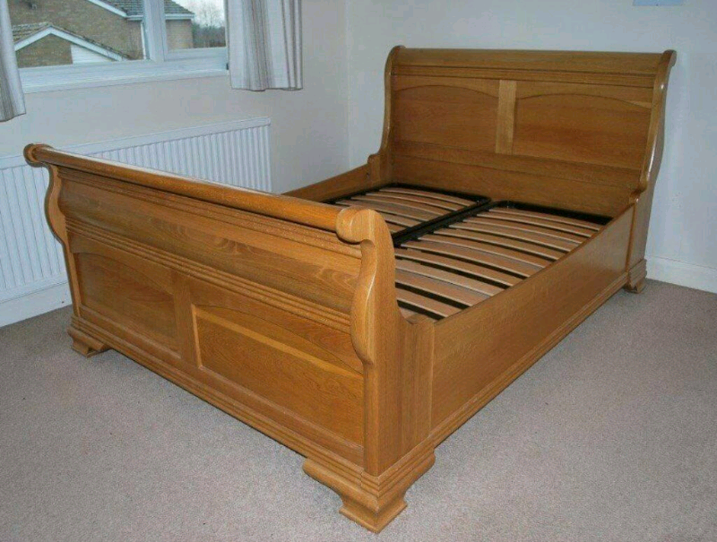 King Size Frank Hudson Oak Sleigh Bed in Kilmarnock, East Ayrshire