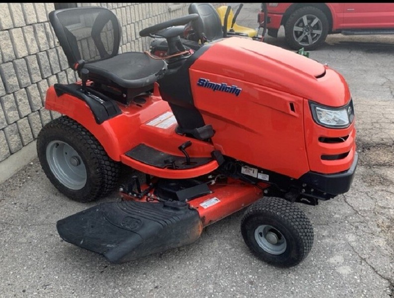 2016 SIMPLICITY BROADMOOR LAWN TRACTOR Farming Equipment Stratford