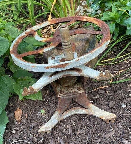 Vintage Antique Cast Iron Alaska Ice Crusher No. 1 Hand Crank