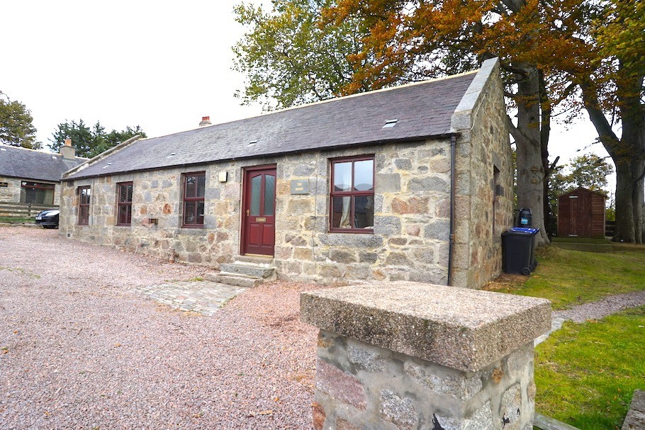 2 bedroom cosy cottage in rural location The Bothy 1/4 mile from
