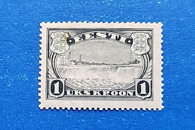 Estonia Stamp, Scott 149 MLH with Toning