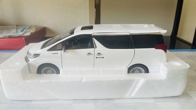 1/18  30 SERIES TOYOTA ALPHARD EXECUTIVE LOUNGE DIECAST 25143