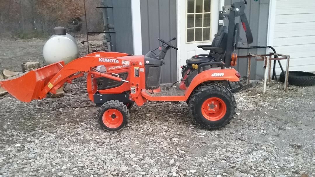 kubota tractor 4x4  2015 with loader mower