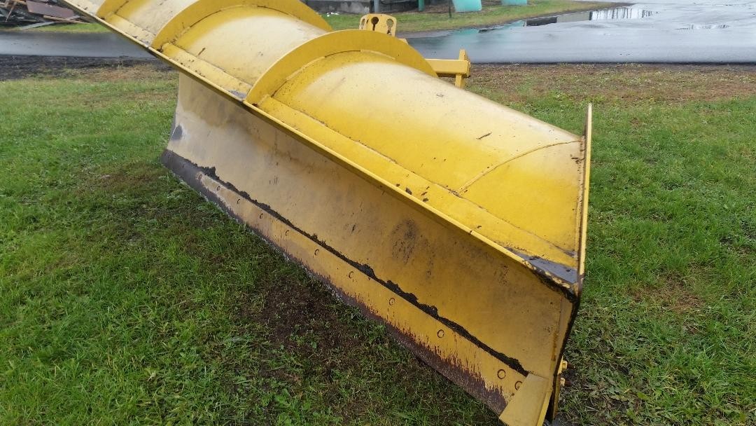 Henke 12 ft. snowplow blade great condition
