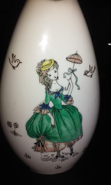 PAINTED VICTORIAN ANTIQUE MINI PORCELAIN VASE 5.5