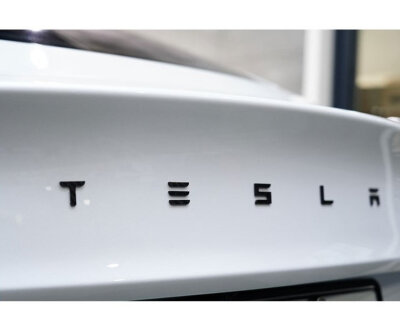 TESLA Letters Emblem Badge Model 3 & Y - Metal - Black Chrome Red Matte Glossy