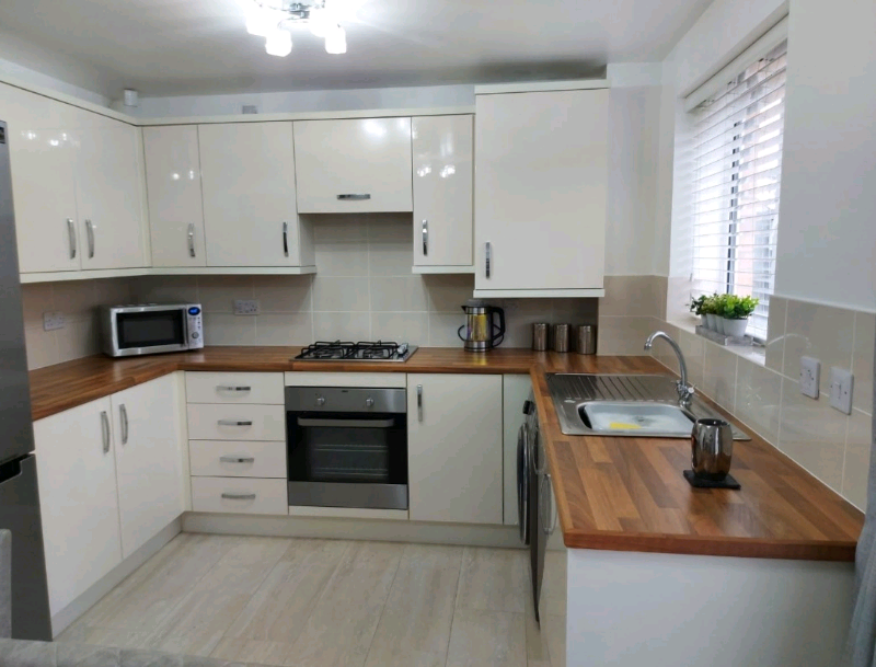 Cream high gloss kitchen cupboard doors for sale. £200 ono in