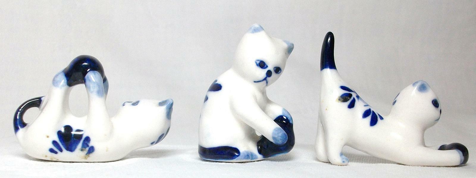 Set Of 3 Porcelain Delft Blue & White Miniature Cats Kittens W/ Balls Figurines