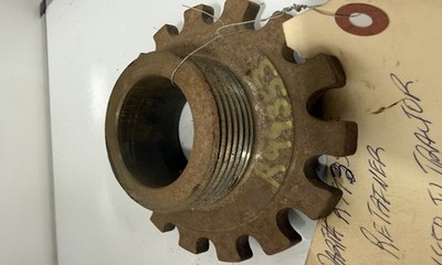 Used John Deere Retainer R99353