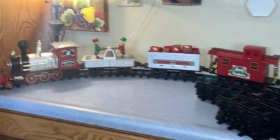 Blue Hat North Pole Junction Christmas Train - Lights & Sound 34 Piece Works