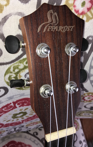 Spruce/ Rosewood Concert Ukulele w/Gigbag