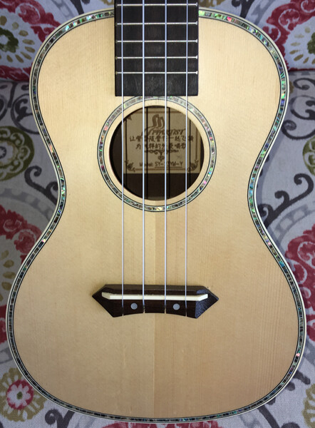 Spruce/ Rosewood Concert Ukulele w/Gigbag