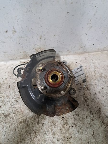 2014-2018 Kia Forte FWD Front RH Passenger Spindle Knuckle Assembly OEM Clean