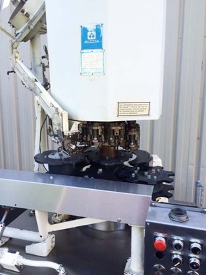Alcoa Model 212-8 Aluminum ROPP Capper, Freestanding Capping Machine