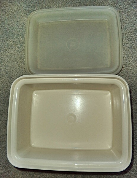 Tupperware Freeze N Save Ice Cream Keeper #1254 and Lid -- 1/2 Gallon