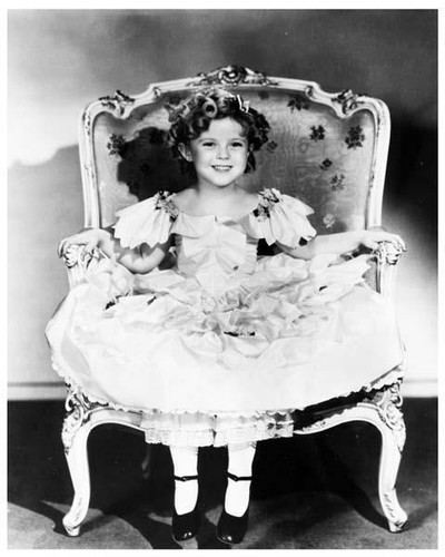 SHIRLEY TEMPLE great 8x10 young promo still in chair -- b986 | eBay