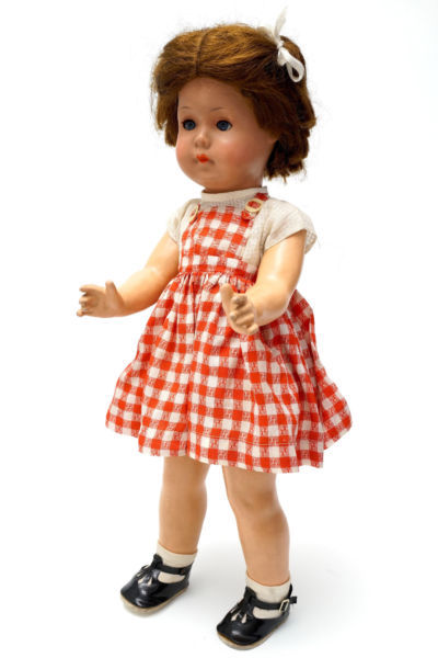 Poupées, vêtements et accessoires en vinyle