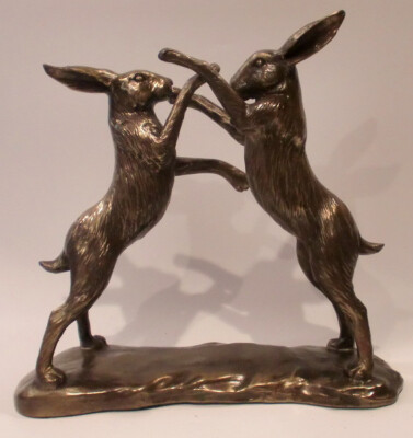 Leonardo Artistic bronze effect Boxing Hares  LP28470