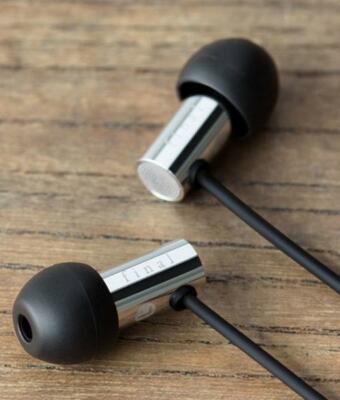 Final Audio - E3000C Hi-Res Earphones With Microphone New