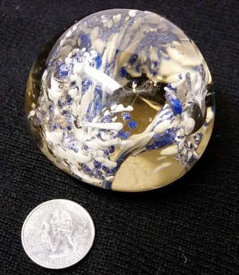Beautiful Vintage Art Glass Paperweight / Unmarked / 2 3/4