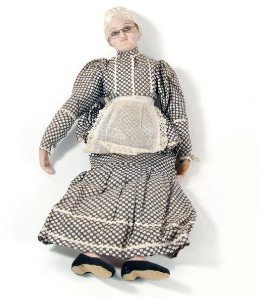 Poupées anciennes Bella