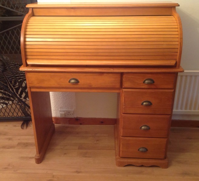 Beautiful solid roll top pine desk, bureau, home office in Ely