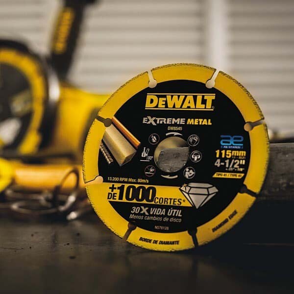 Dewalt 9 inch  230 mm AG Extreme Metal Diamond Cutting 