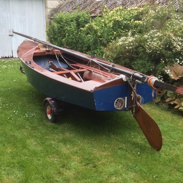 Vintage wooden sailing dinghy - GP14 - with road and ...